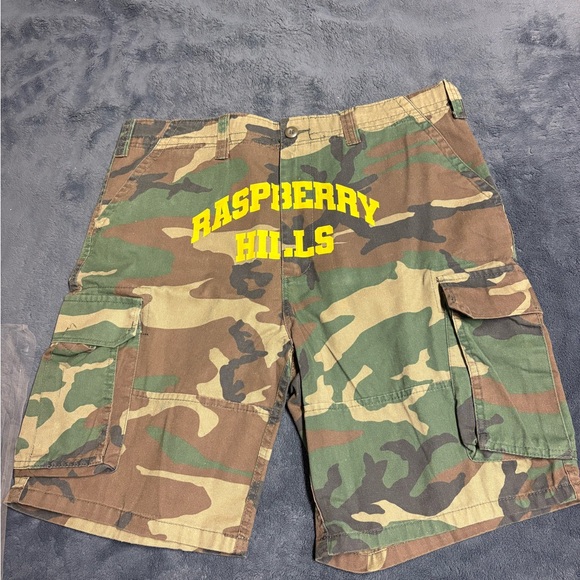 Raspberry Hills camo shorts GV gallery exclusive NEW